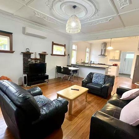 Spacious Retreat Near Ferry & Mall Wellington Exterior photo