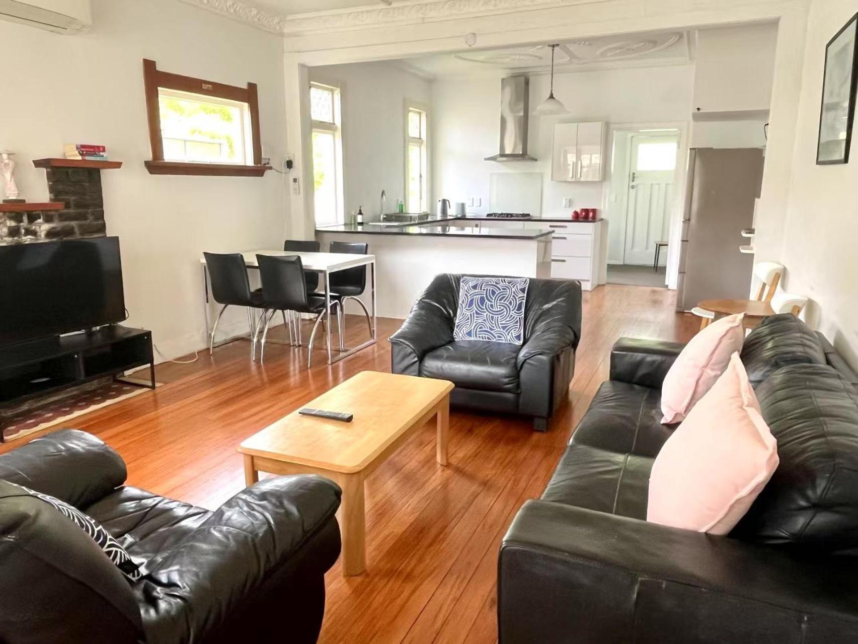 Spacious Retreat Near Ferry & Mall Wellington Exterior photo